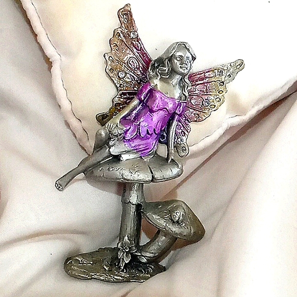 Solid Prwter Fairy Sitting on Mushrooms - Picture 3 of 10